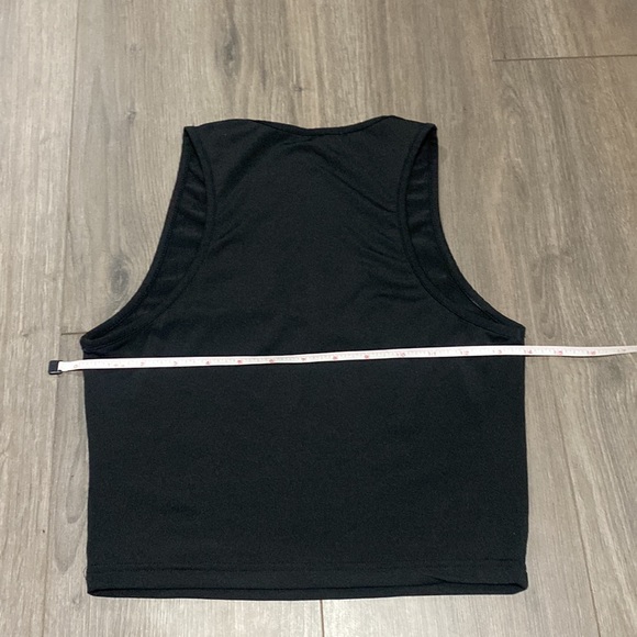 Shein. Black fitted crop top. - Picture 5 of 6